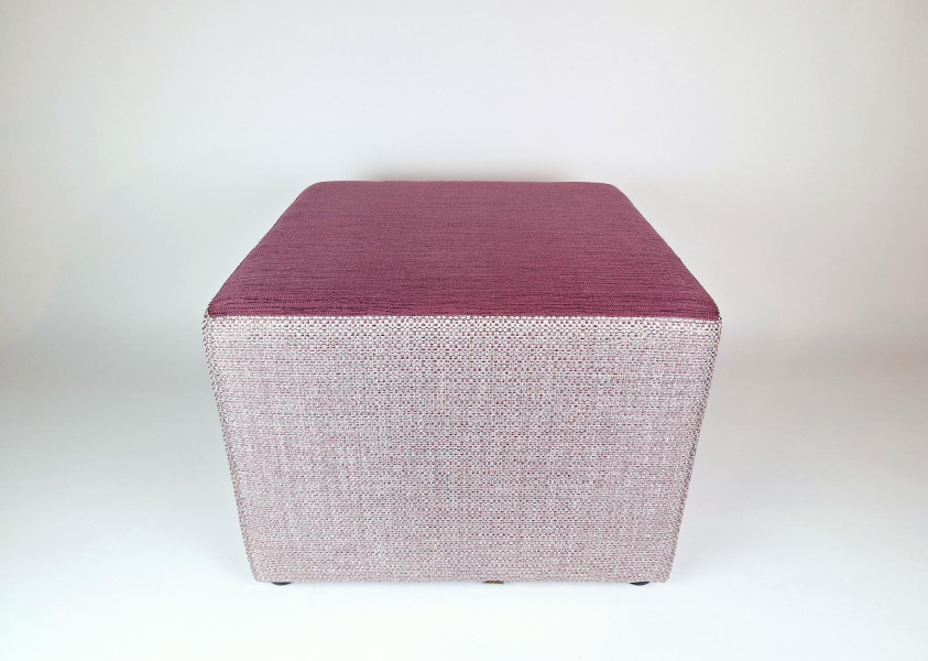 Poef bordeauxrood  met 2 stoffen 60x60x45 M-045